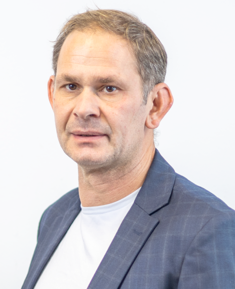 Maro Alavanja, direktor